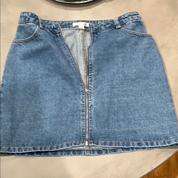 Wild honey used denim skirt with a front zipper M - Picture 3 of 3